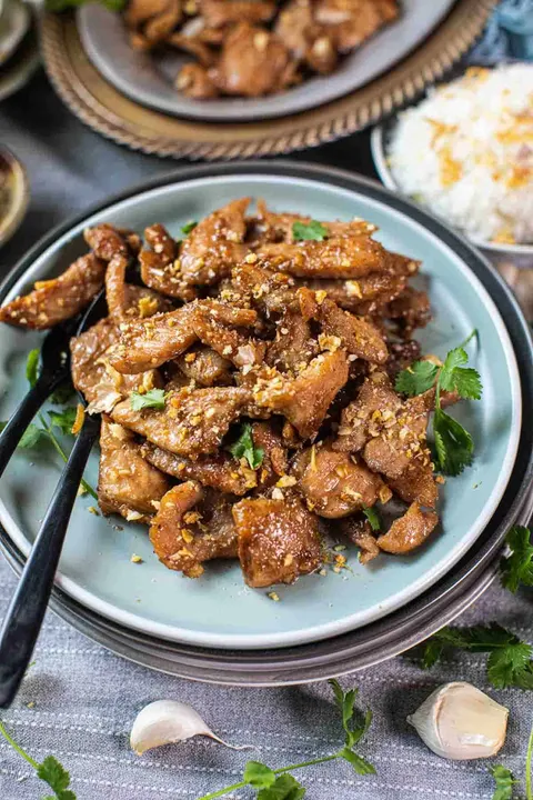 Pad Gratiem Prik Thai